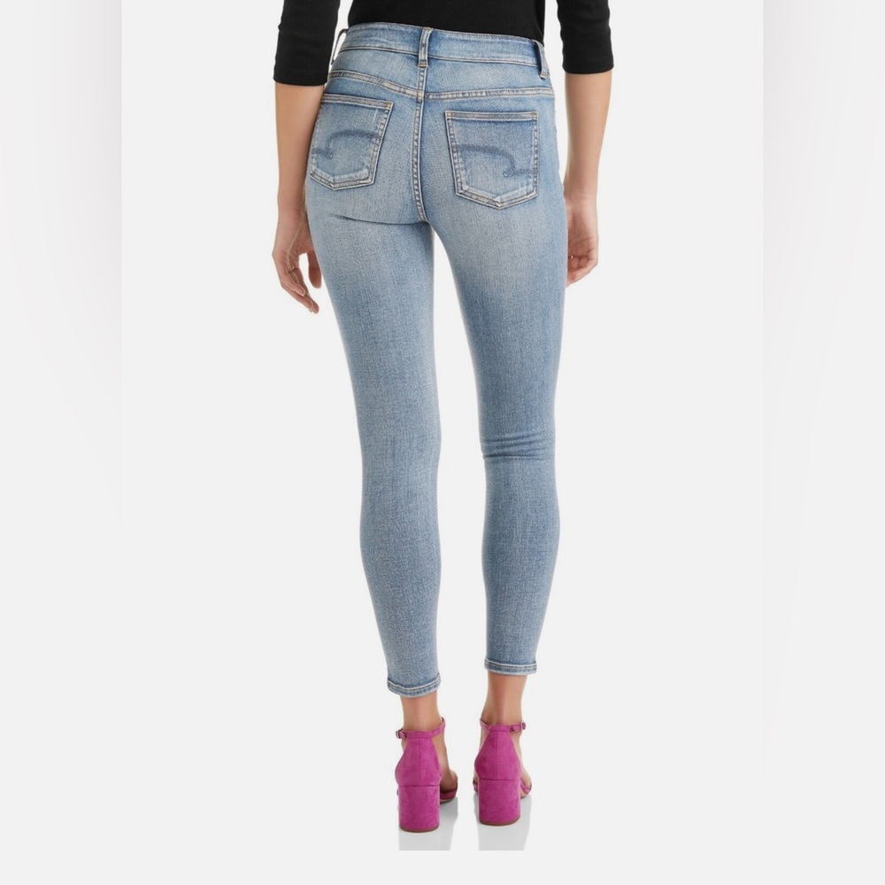 Time and Tru Mid Rise Fitted Light Wash Distressed Skinny Jeans - size 16P
